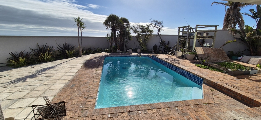 4 Bedroom Property for Sale in Van Riebeeckstrand Western Cape